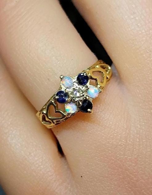 9ct GOLD Fire Opal & Sapphire Ring - Size uk L (us 6) - Hallmarked - 2.1g