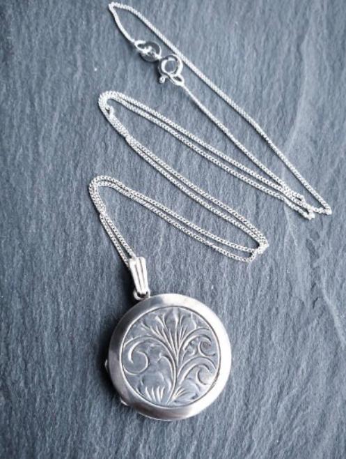 Vintage SILVER LOCKET Engraved Circular Design with 18" Chain - 5.2g