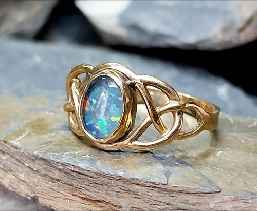 9ct Gold CELTIC Black Opal Ring - Size uk R (us 8.5) - 2.7g