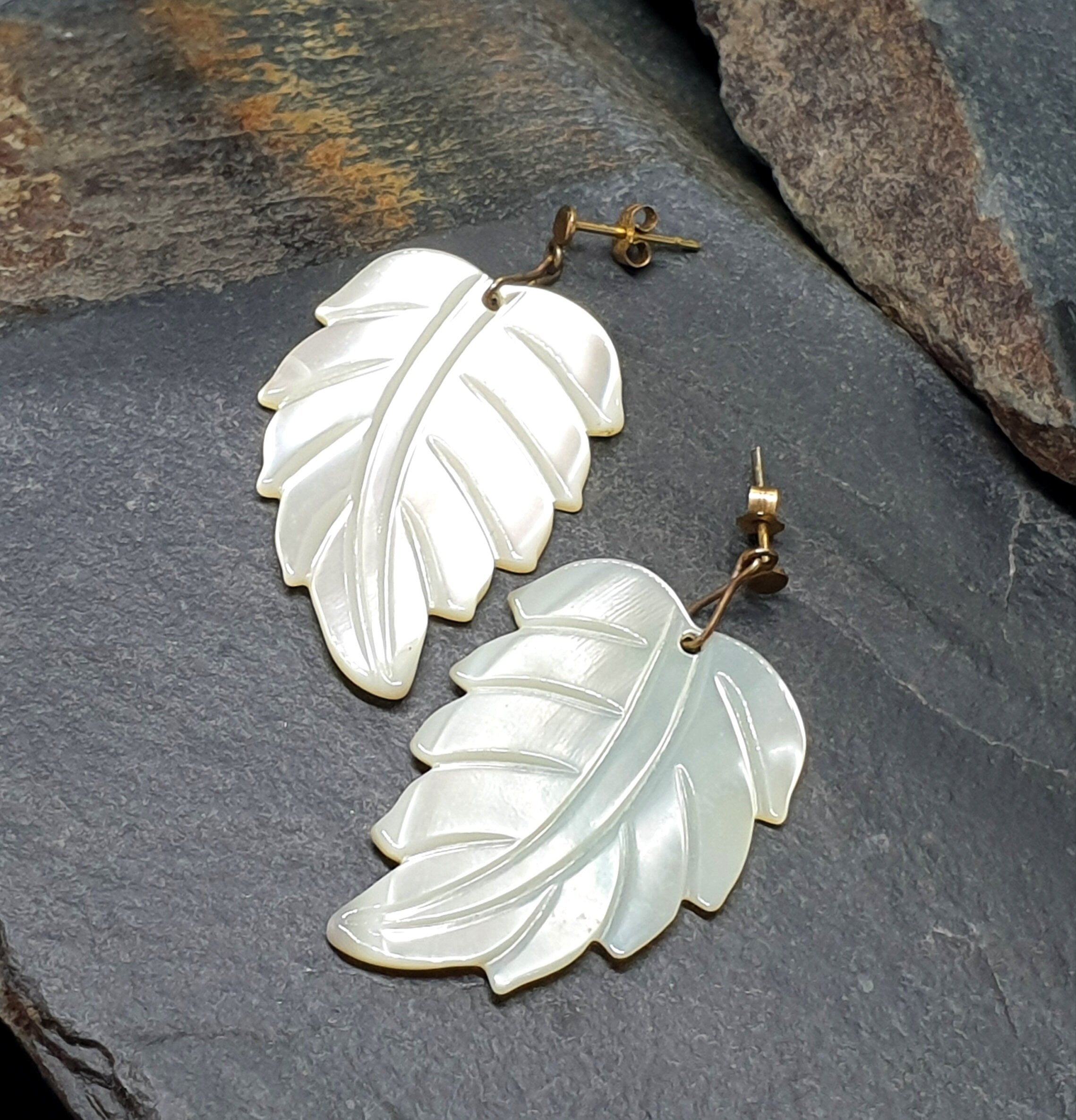 9ct Gold Mother of Pearl LEAF Drop EARRINGS - Vintage