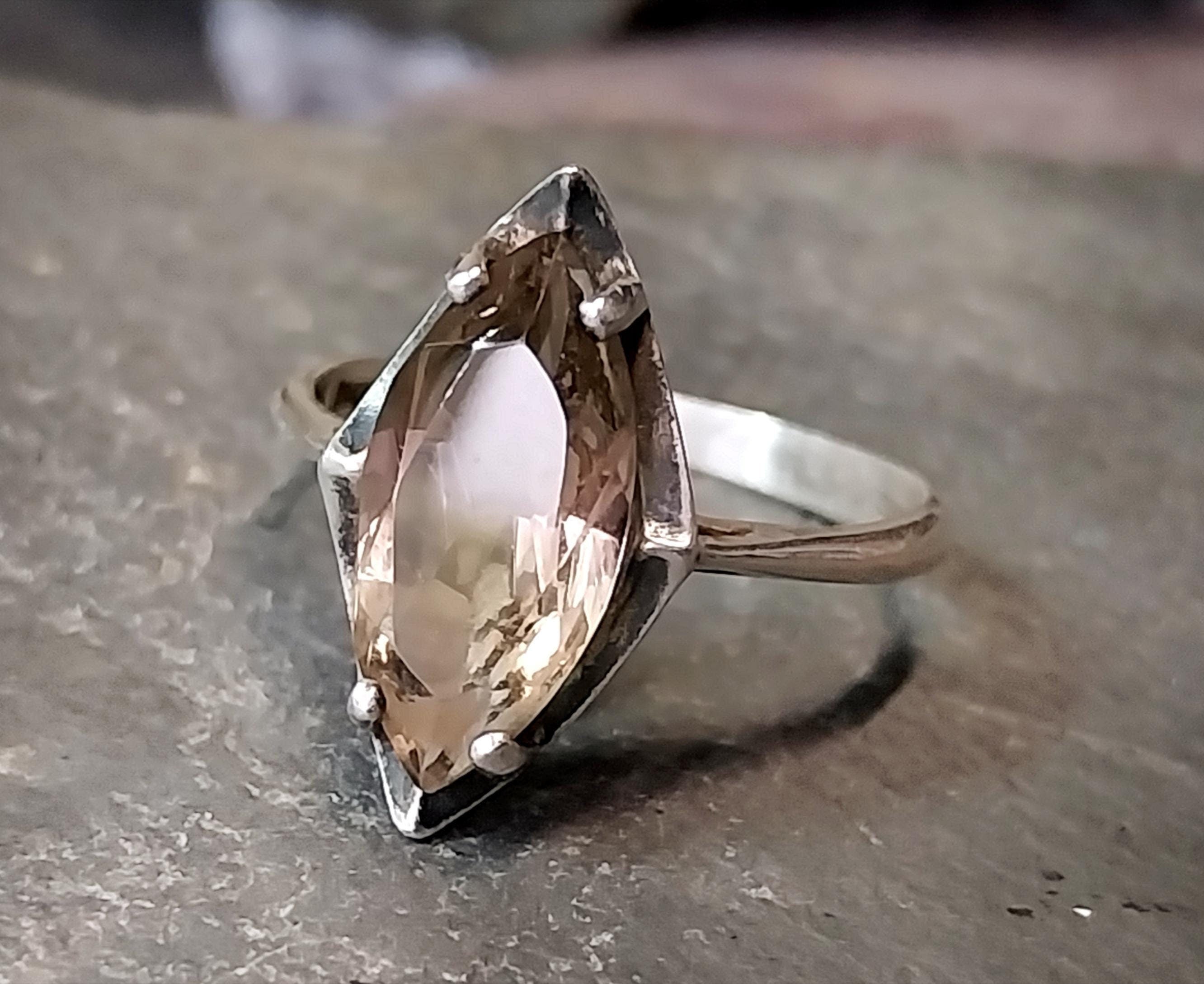 Vintage Sterling SILVER RING with Smoky Quartz - uk size O (us 7) - 2.2g