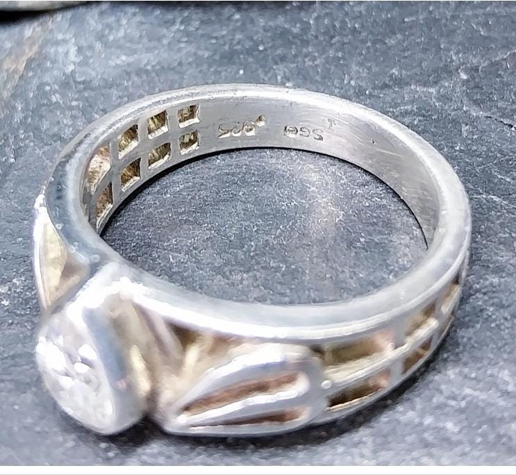Sterling Silver Ring with clear stone - uk size N 1/2 (Us size 7) - 4.9g