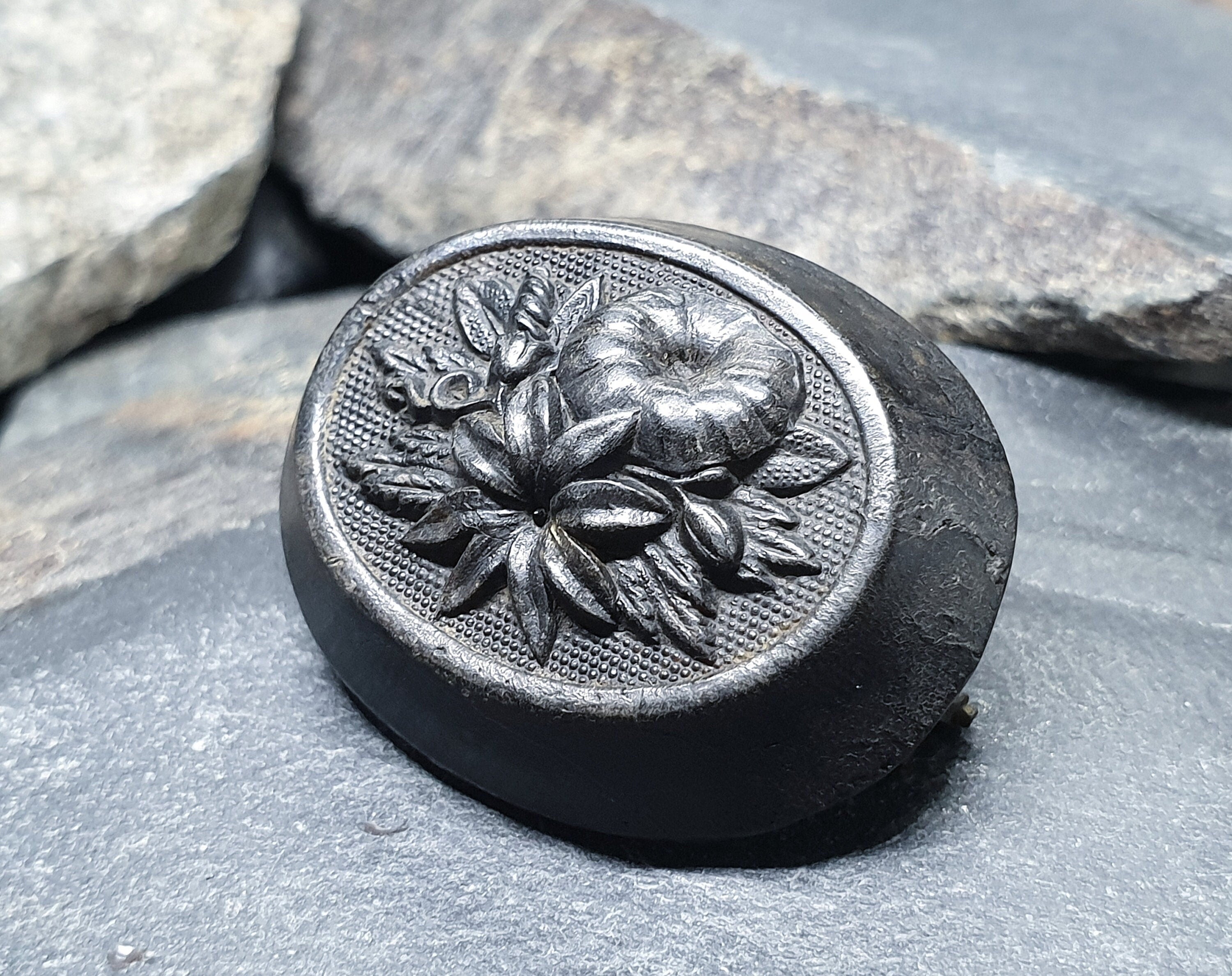 Antique Victorian Vulcanite Brooch with flowers - 10.4g