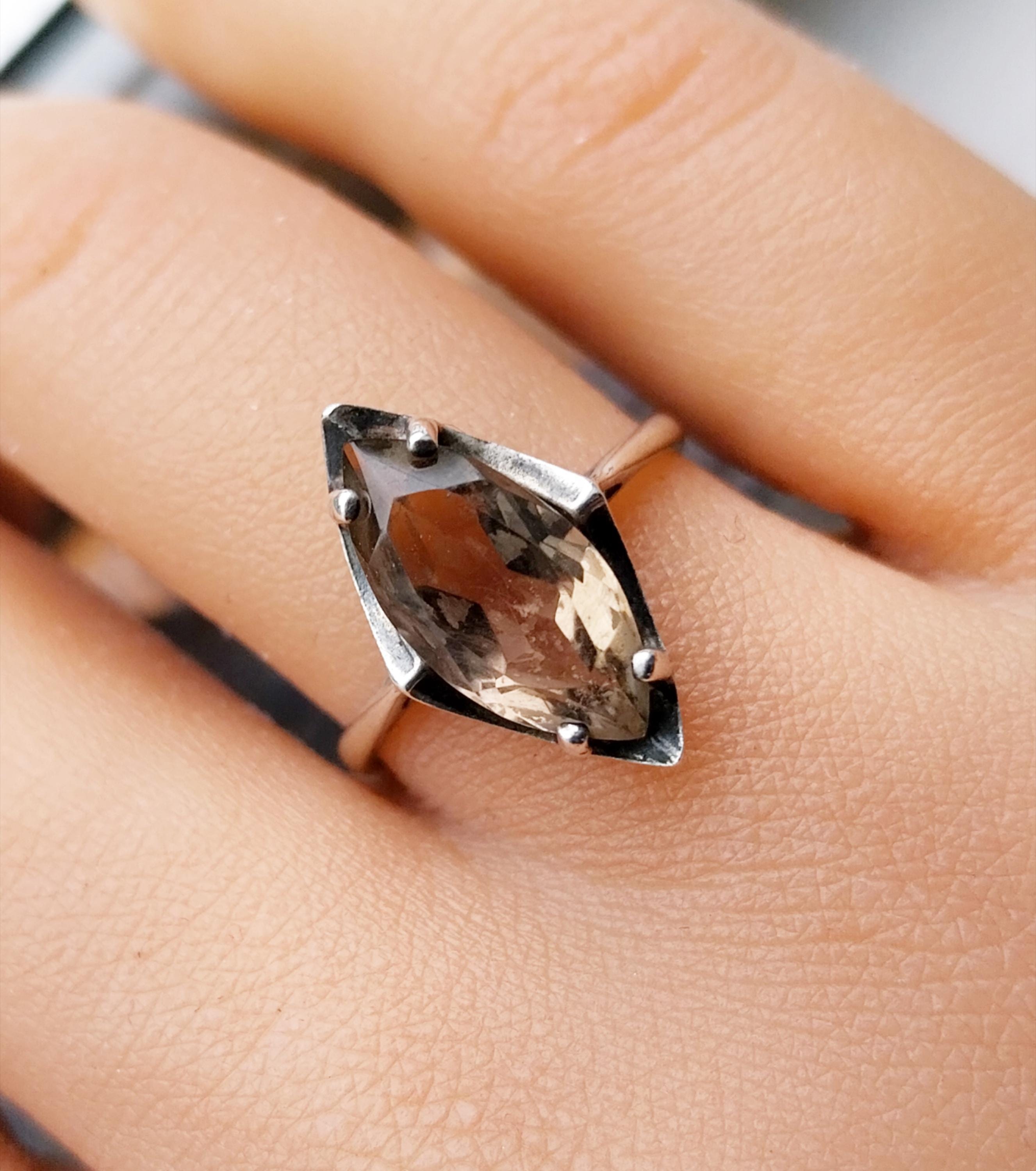 Vintage Sterling SILVER RING with Smoky Quartz - uk size O (us 7) - 2.2g