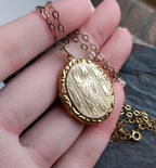 Antique 9ct GOLD LOCKET - Chester 1914 on 20" Chain - 6g