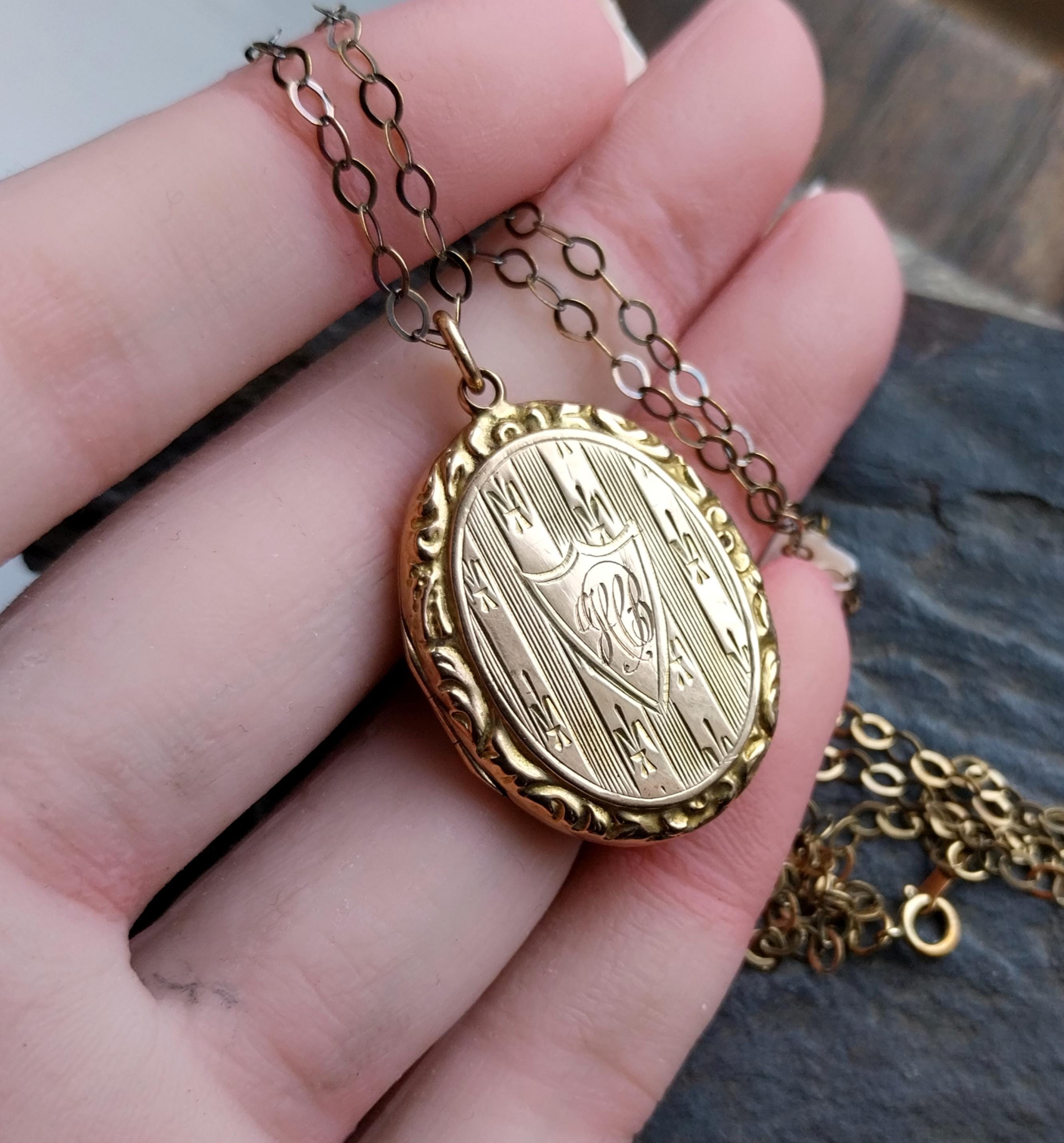 Antique 9ct GOLD LOCKET - Chester 1914 on 20" Chain - 6g