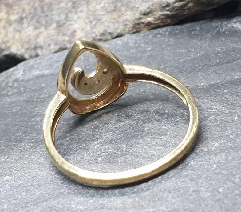 Vintage 9ct GOLD Teardrop Diamond RING - Size UK P 1/2 (us 8) - 1.9g