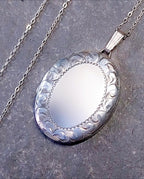 Vintage SILVER OVAL LOCKET c 1978- Scroll Border 20" Chain - 7g