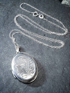 Vintage OVAL SILVER LOCKET - Fauna Pattern with 20" Chain - 6g