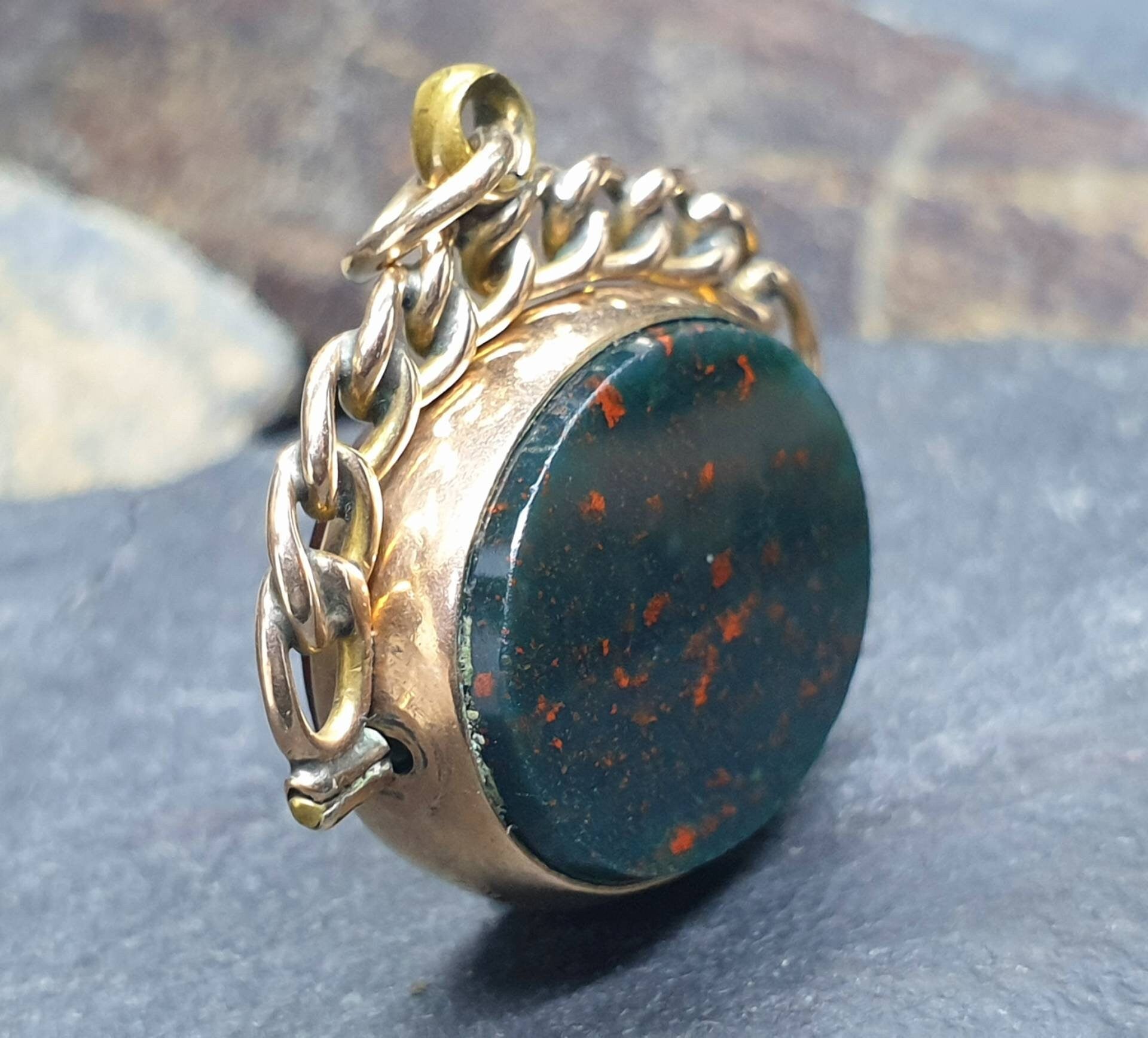 Antique 9ct GOLD BLOODSTONE & CARNELIAN Fob Pendant - Spinner - Hallmarked c.1835 - 6.1g