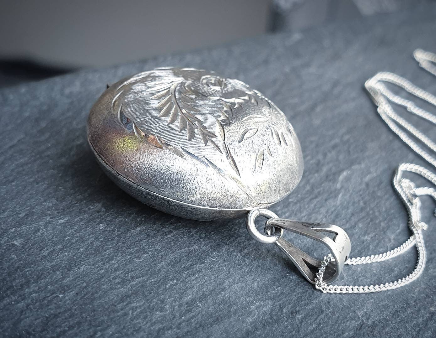 Vintage Silver LOCKET Necklace - Puffy Circle on 20" Sterling Chain - 9.7g