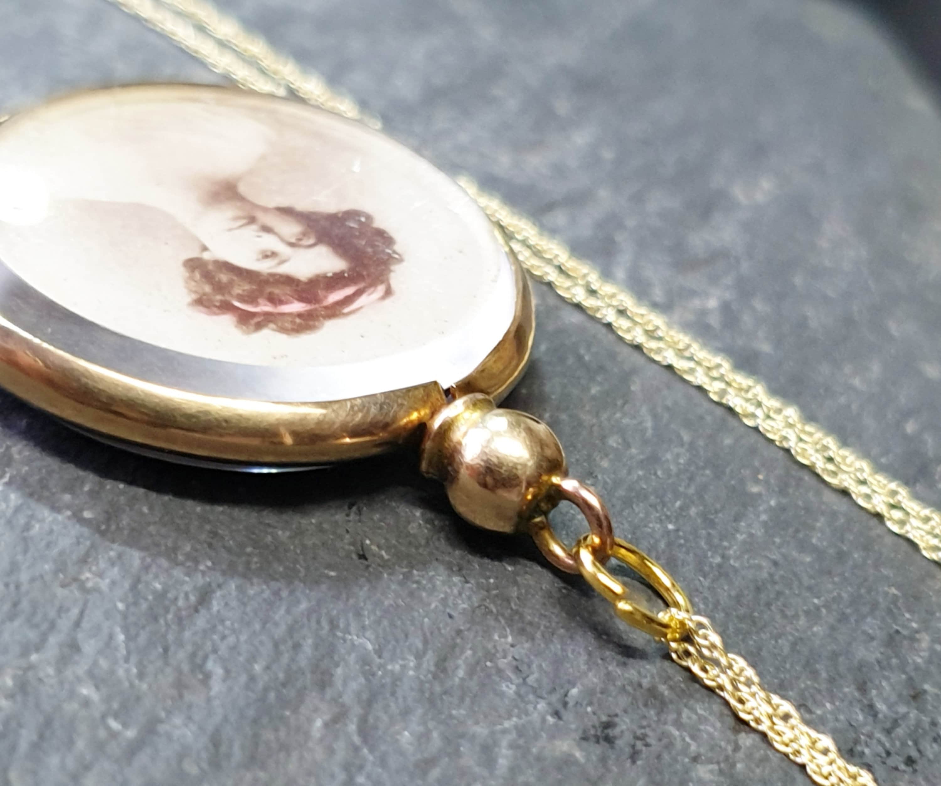 Edwardian 9ct Gold Photo Locket Pendant - Ci 1910 Double Sided Locket on 20" chain 5.2g