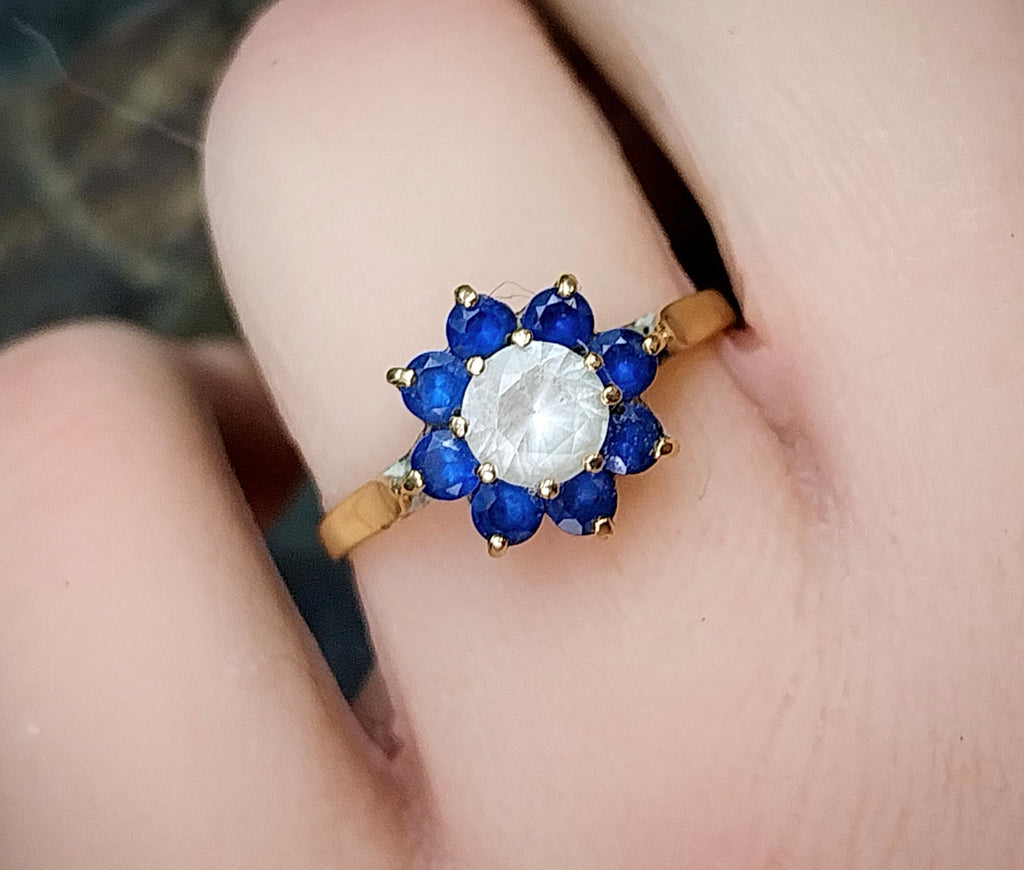 Vintage 9ct GOLD Ring - Blue Flower Cluster - UK Size P (us 7.5) - 1.7g