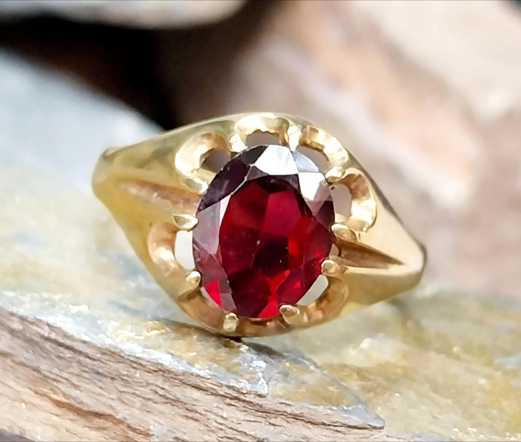9ct GOLD Garnet 10 Claw Solitaire Gypsy Ring - Size uk T (us 9.5) - 3.2g