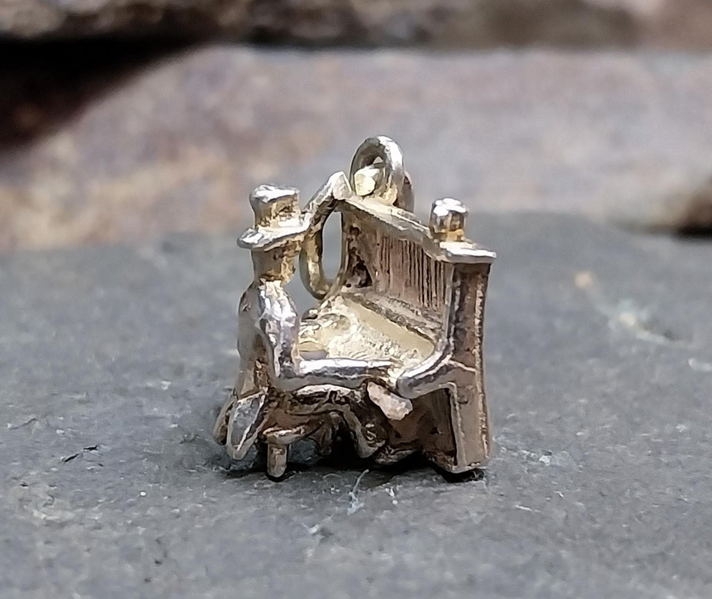 Vintage Silver PIANO MAN Charm - for bracelet or miniature model - 2g