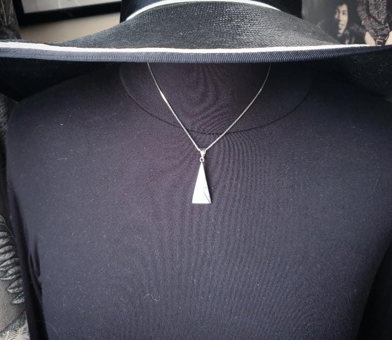 Sterling Silver Vintage Blue MOP Necklace Pendant Drop - with 16" chain - 6.1g
