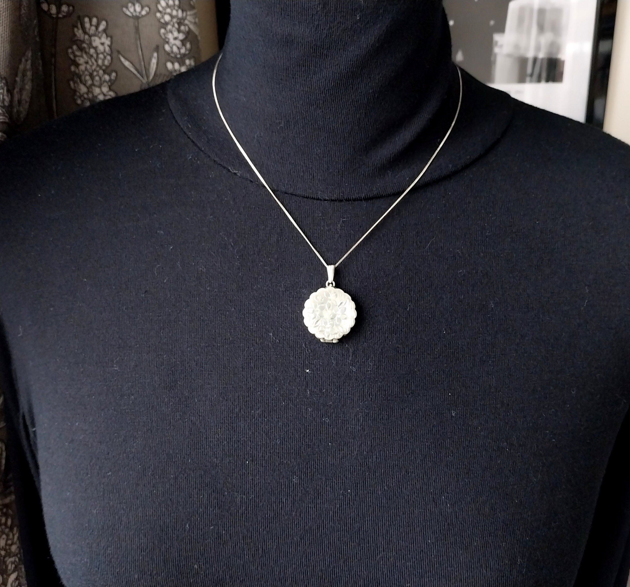 Georg Jensen SILVER LOCKET Necklace - Scalloped Circle with 4 flowers on 18" Chain - 5.4g
