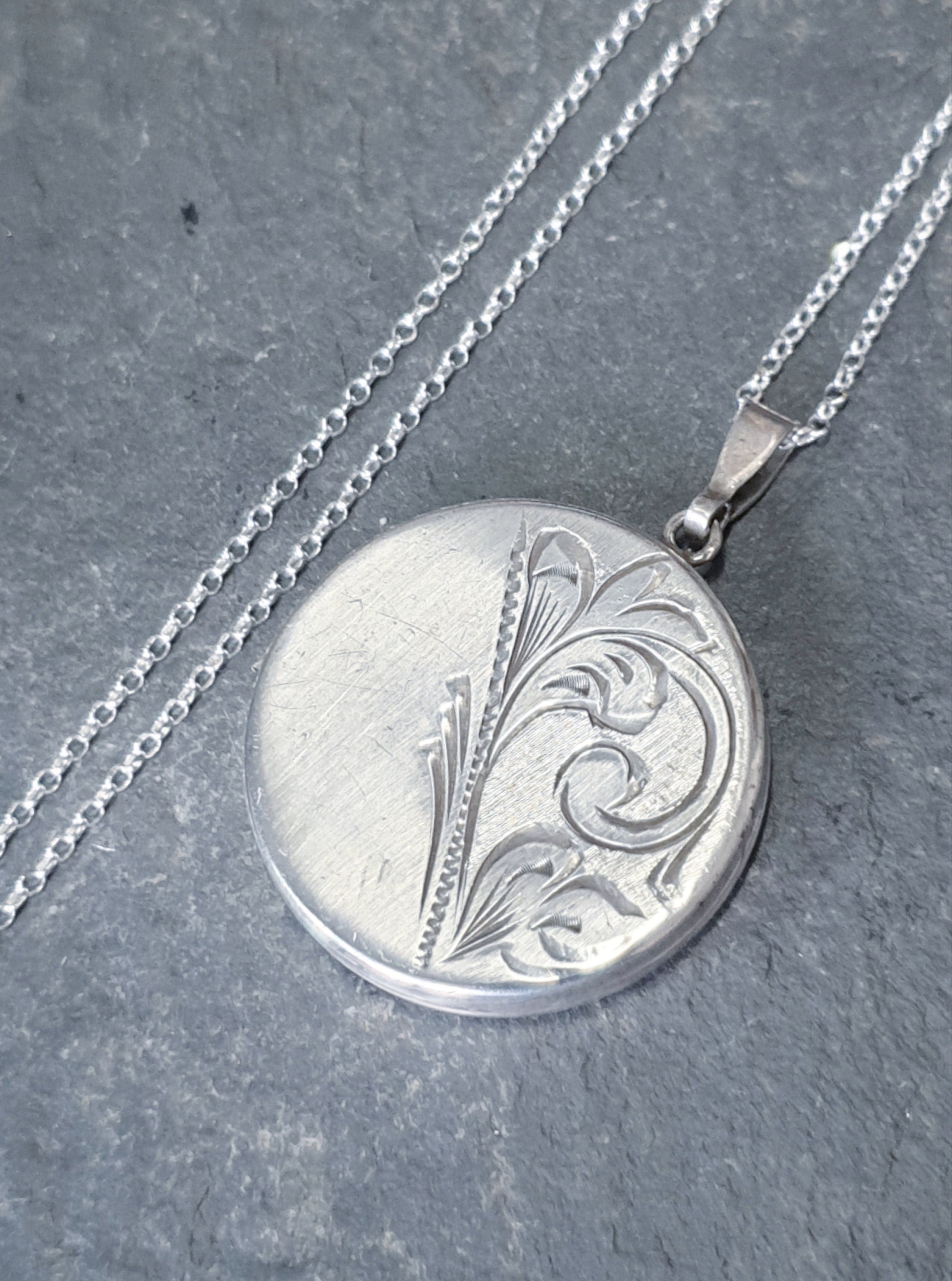 Vintage SILVER Scroll Circle LOCKET - Circular with 18" Chain - 6.9g