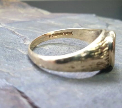 Vintage 9ct GOLD Heart Signet Ring - Size uk S (us 9) - 3.5g
