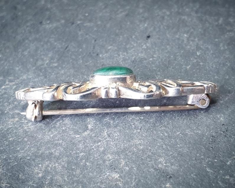 SILVER CELTIC Knot Brooch with Green malachite gemstone - 6g