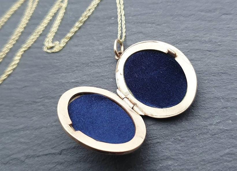Beautiful vintage 9ct GOLD Single Rose Locket on 20" Chain - 6.7g
