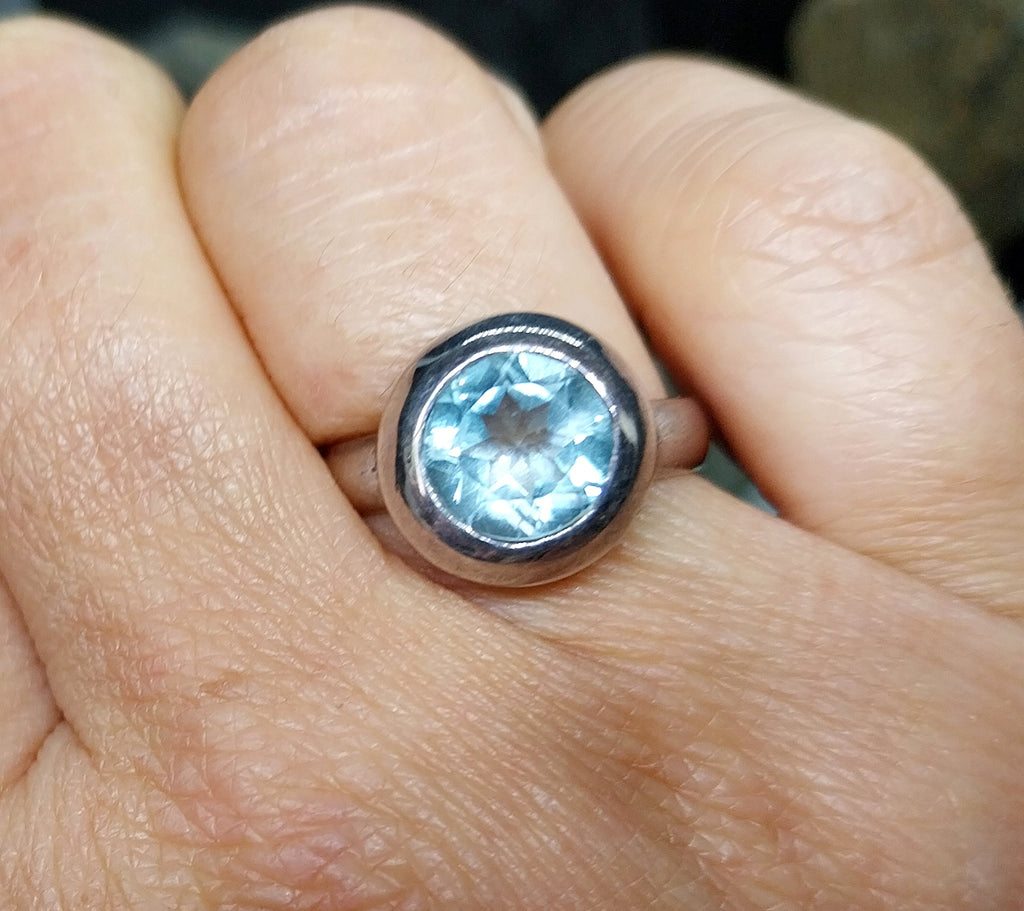 Vintage Blue Topaz RING - Sterling Silver- uk size M (us 6) - 5.4g