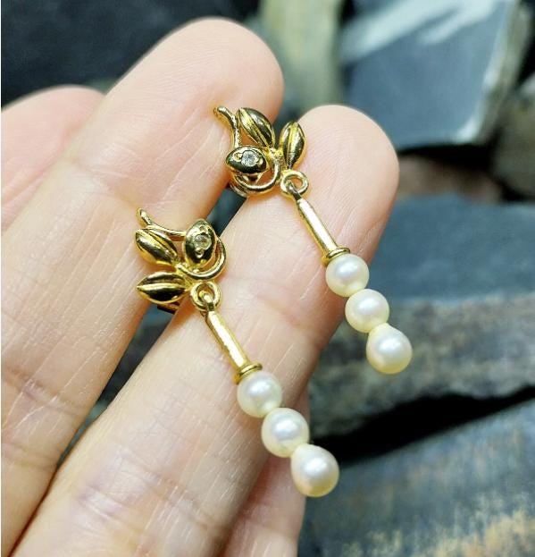 Vintage Pearl Drop Earrings - Gold Tone - 2.5g