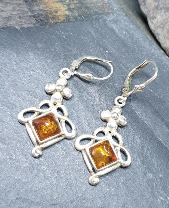 Sterling Silver Dangly Earrings - with Amber gemstone - 5g