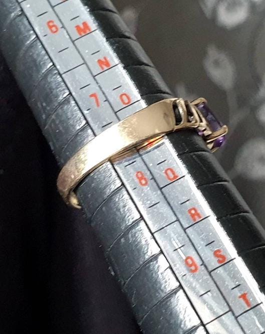 9ct GOLD AMETHYST Ring  - Size uk P (us 7.5) - 2g