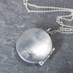 Vintage Sterling Silver Agate Circle Locket - 18" chain - 10.3g