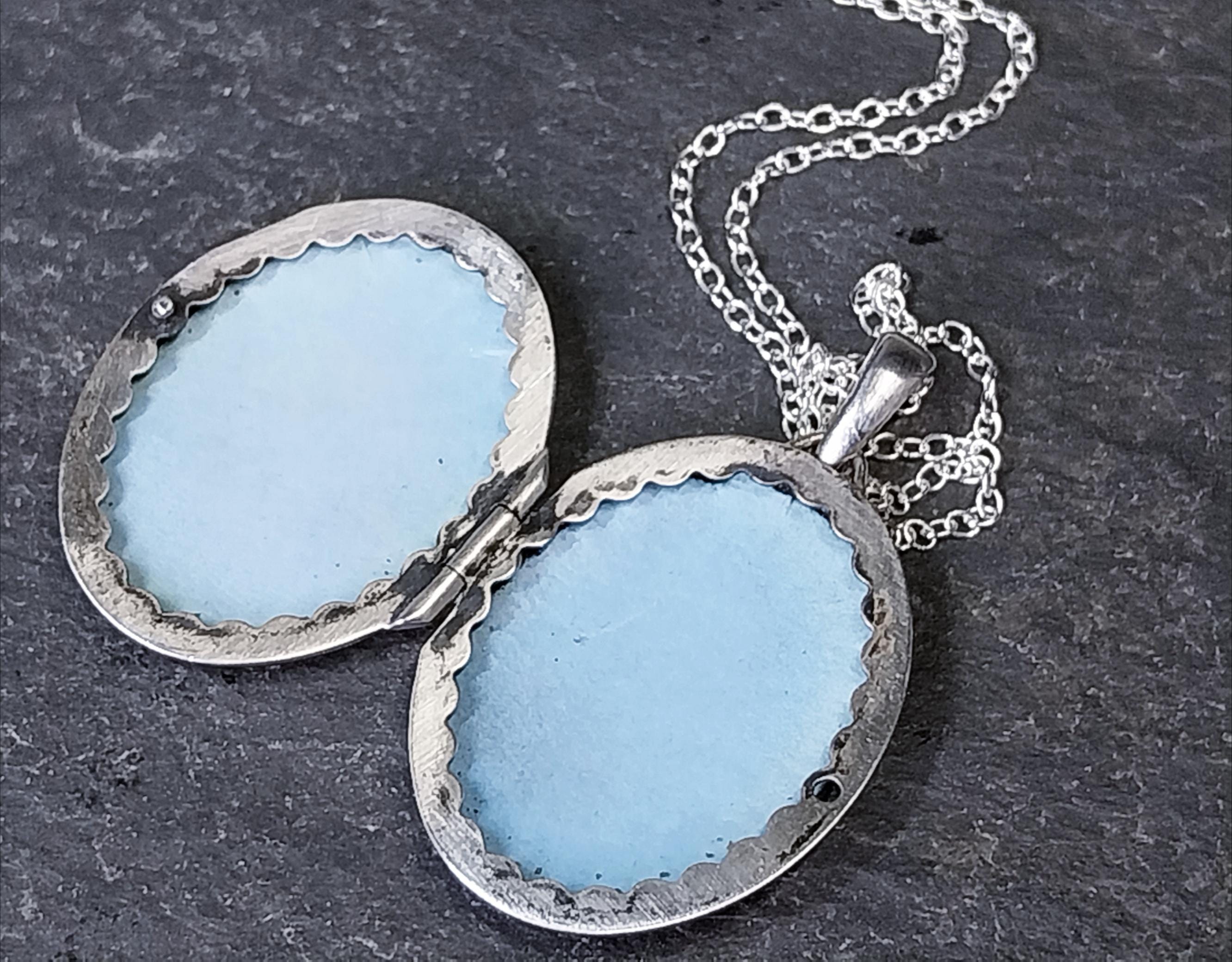 Vintage SILVER LOCKET - Oval with Four Flowers on 18" Chain - 4g