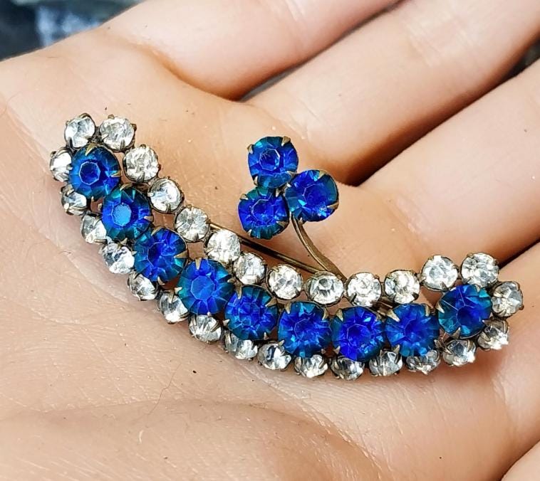 Art Deco SHAMROCK Brooch - Blue and Clear Paste Stones -8.1g