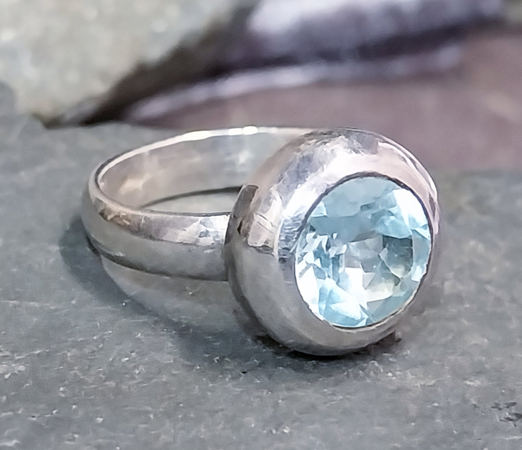 Vintage Blue Topaz RING - Sterling Silver- uk size M (us 6) - 5.4g