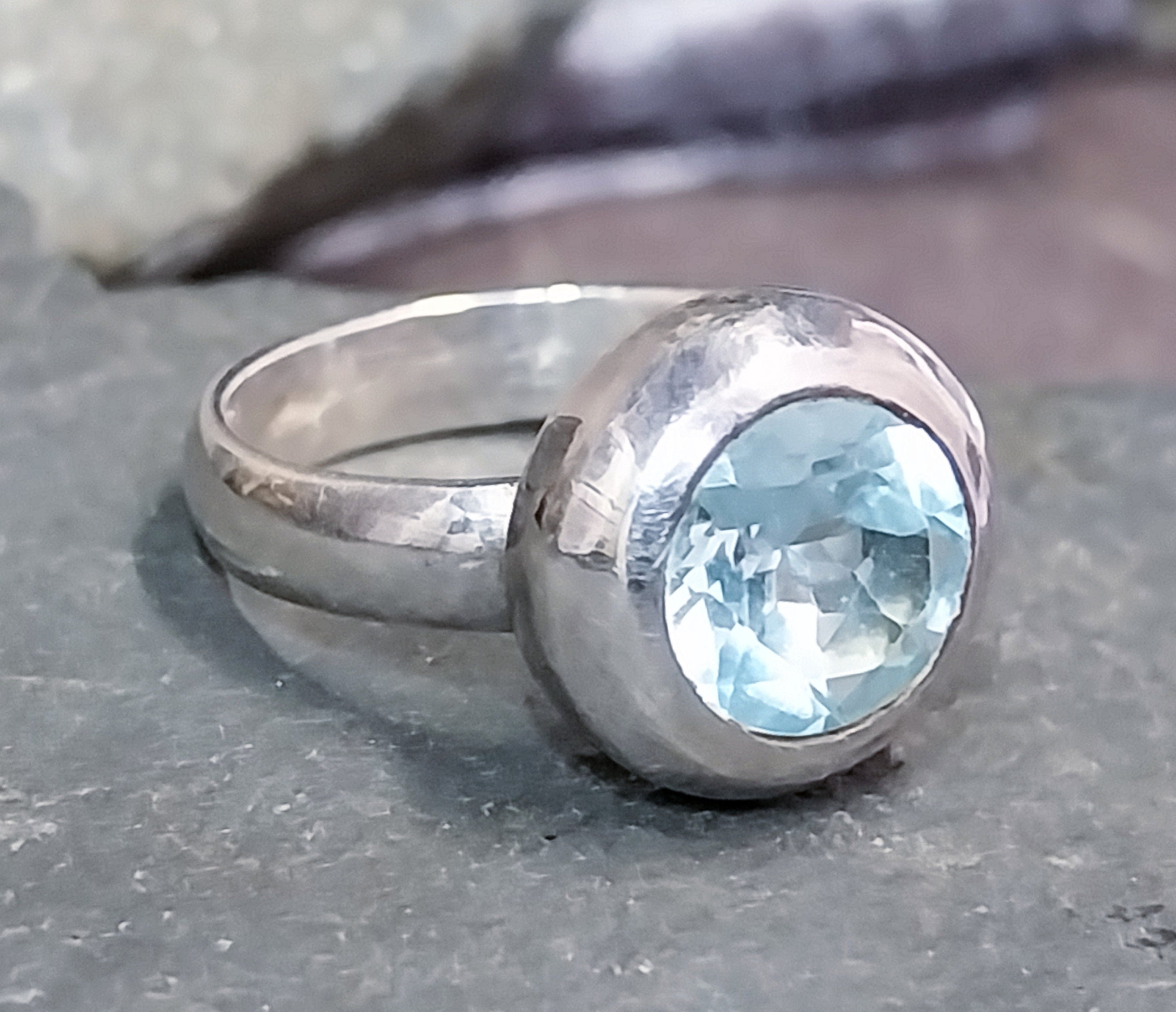 Vintage Blue Topaz RING - Sterling Silver- uk size M (us 6) - 5.4g
