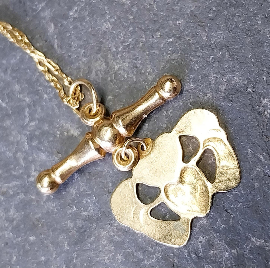Vintage 9ct GOLD Celtic CLADDAGH T-BAR Necklace, on 20" Gold Chain - 1.8g
