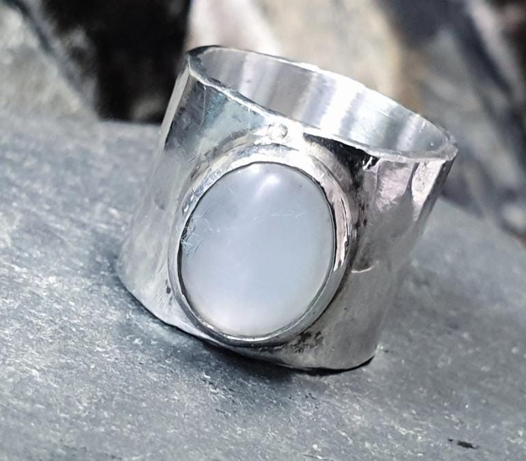 Wide Sterling Silver Moonstone Ring - uk size Q (us 8) - 16.1g