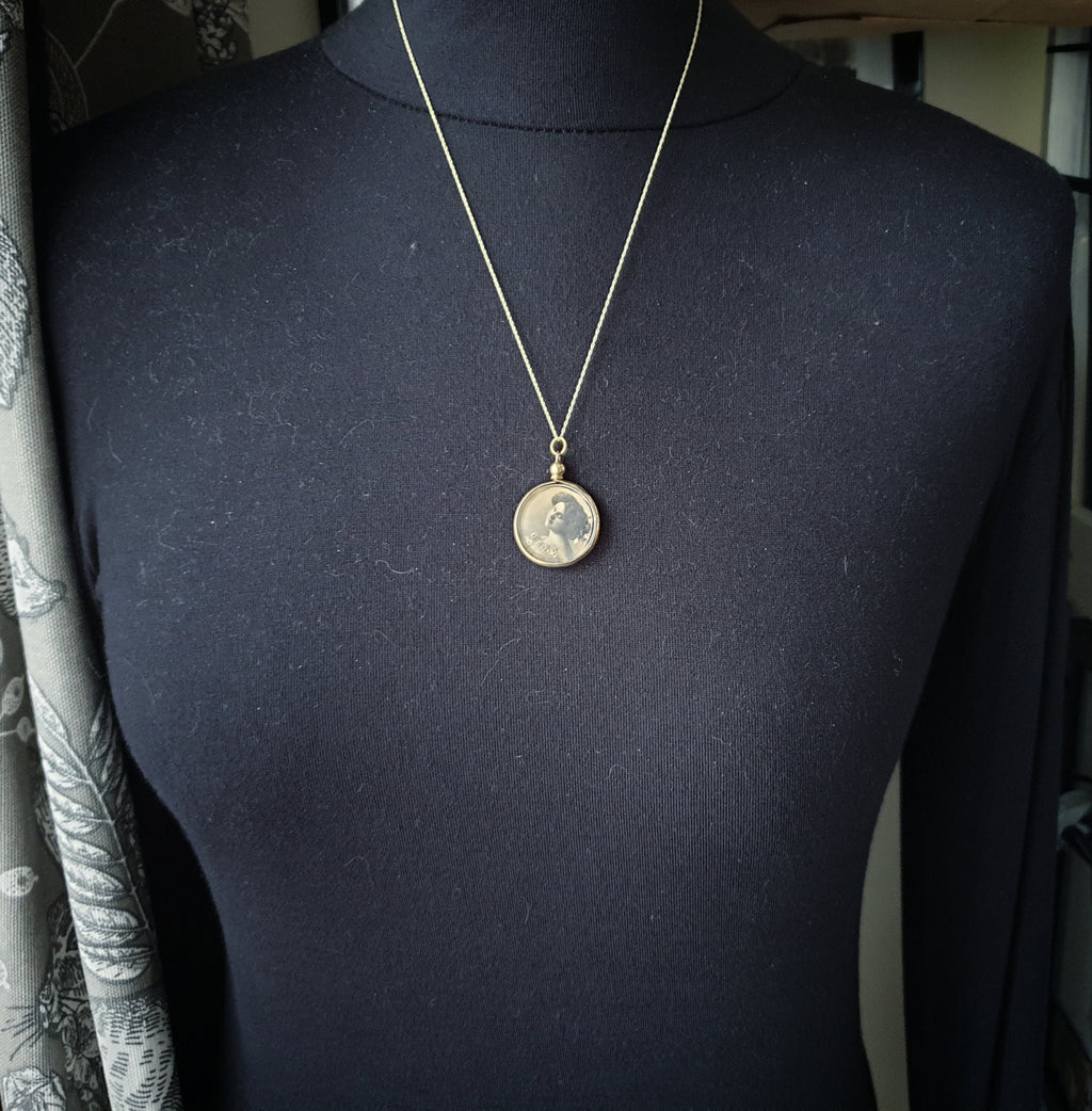 Edwardian 9ct Gold Photo Locket Pendant - Ci 1910 Double Sided Locket on 20" chain 5.2g