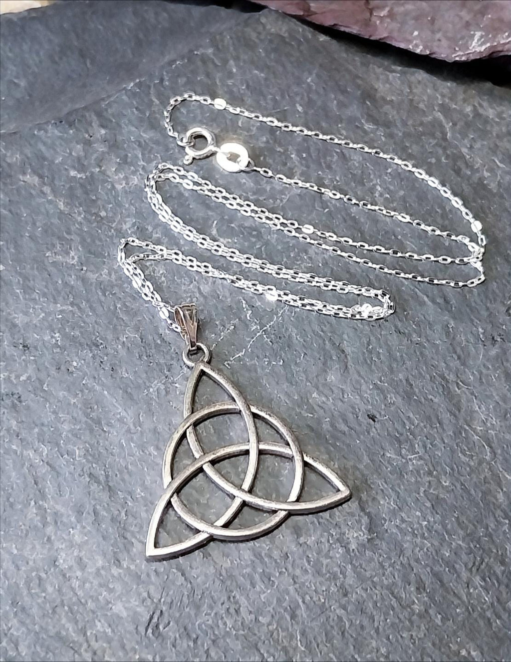 Sterling Silver CELTIC Triquetra Pendant Necklace on 18" Chain - 3.5g