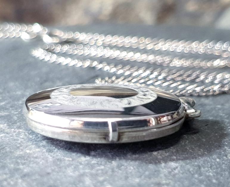 Vintage STERLING SILVER Oval Locket Necklace on 16" Chain - 3.4g