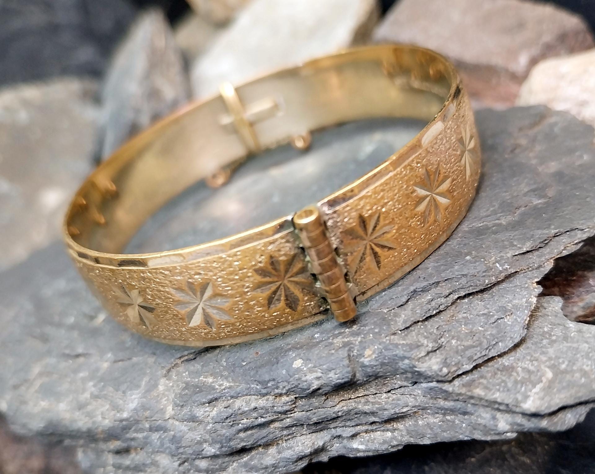 Vintage 9ct Rolled GOLD BANGLE Bracelet Wide with star pattern - 28.7g