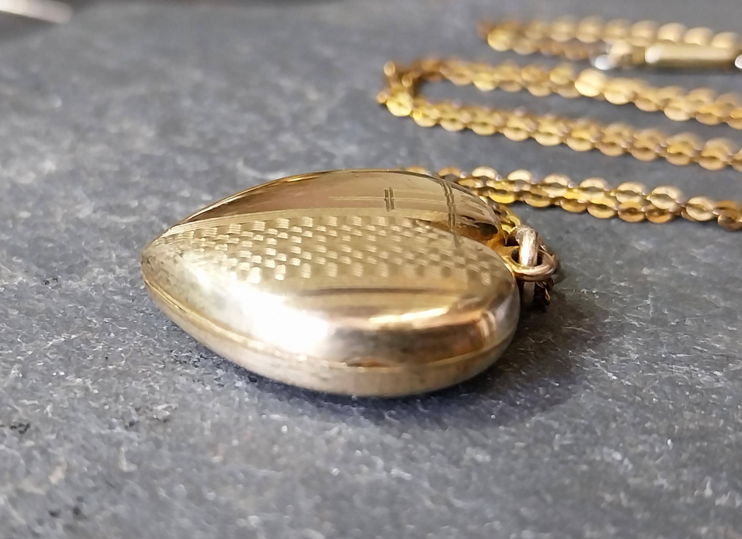 Antique 9ct Rolled GOLD Heart LOCKET with 17" Barrel Clasp Chain - 5.2g