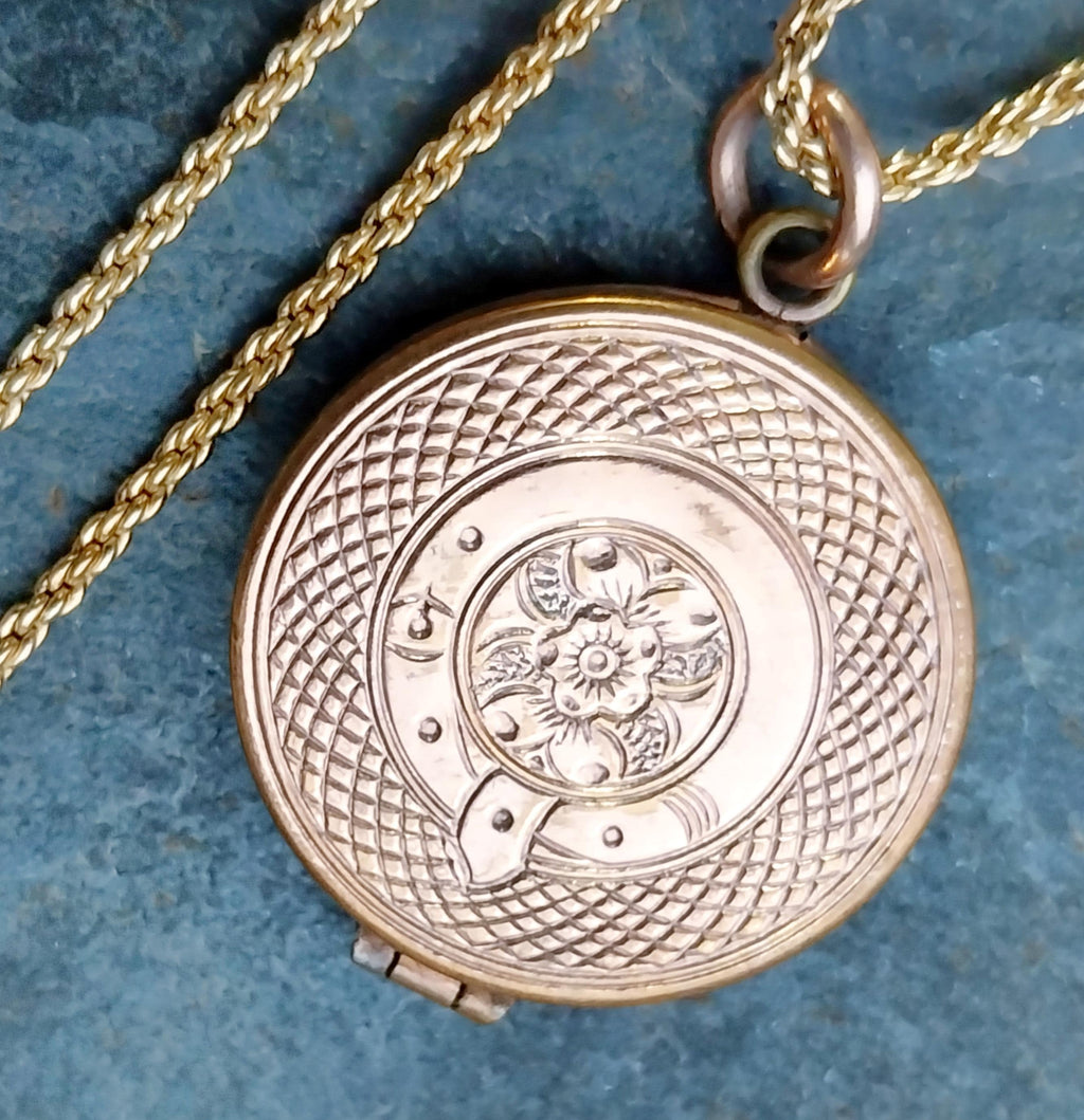 VICTORIAN CIRCLE LOCKET - Antique Pinchbeck Gilt on 16" Chain - 13.8g
