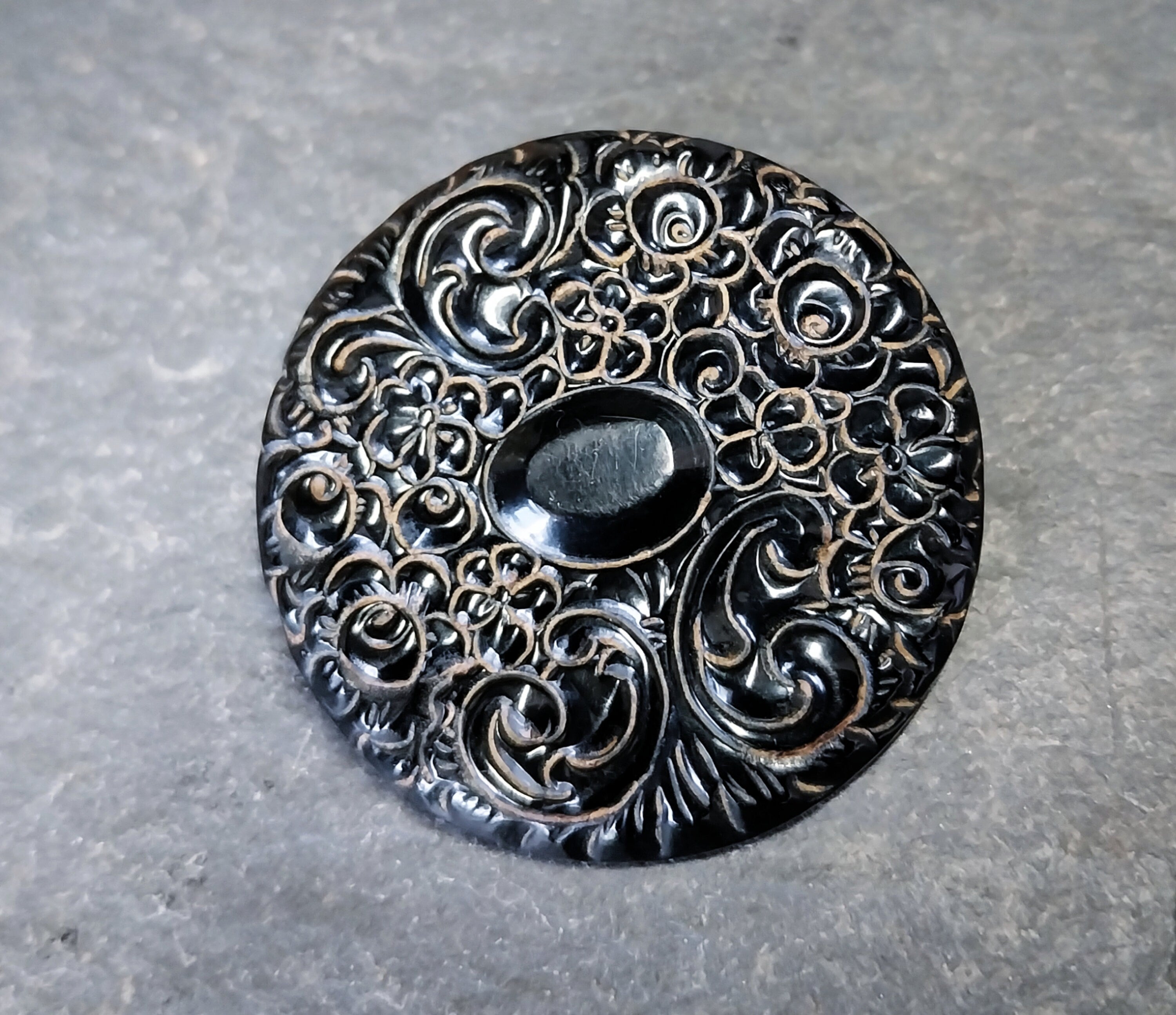 Antique Victorian Gutta Percha Brooch - Large circle Design - 6.2g