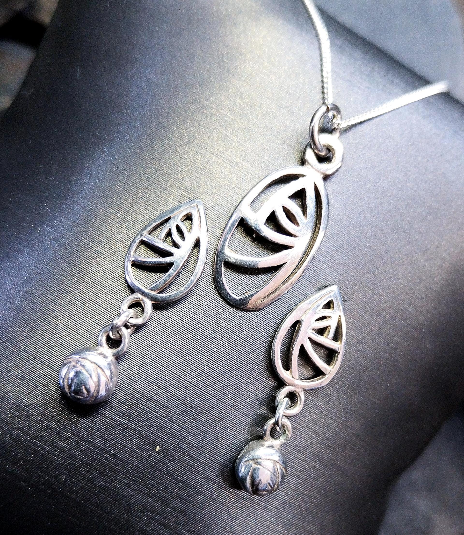 SILVER Necklace and Matching Earrings Gift Set - Celtic Leaf and Rose Bud - 4.1g
