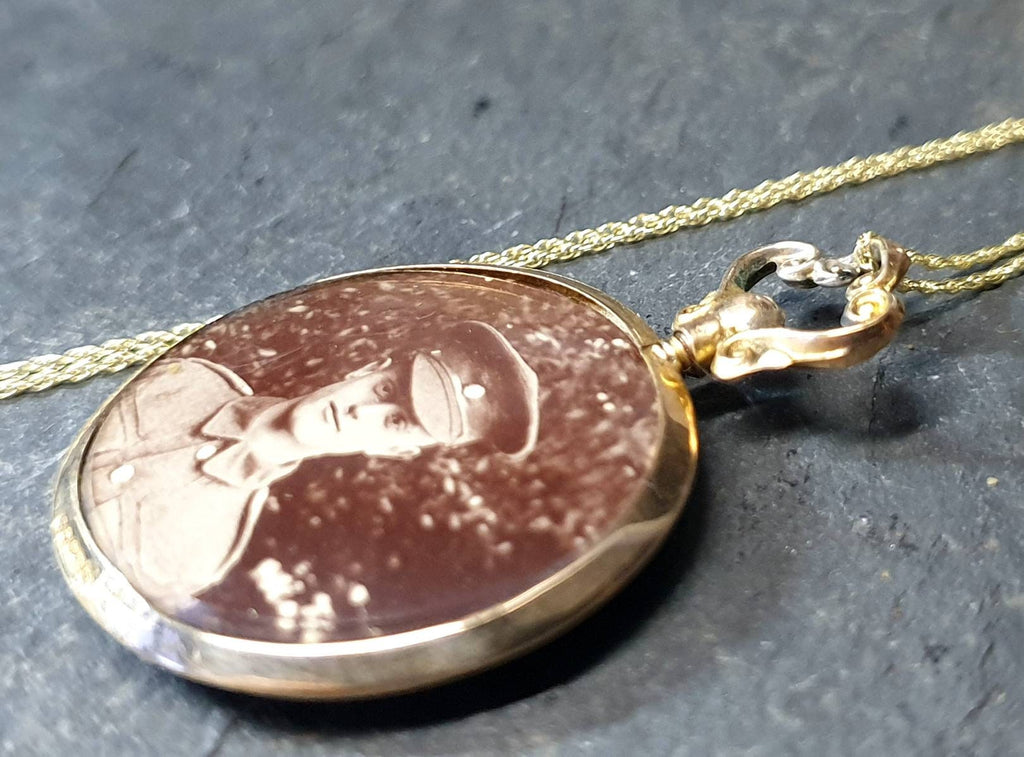 Victorian 9ct Gold Photo Locket Fob / Pendant on 20" chain - Circa 1887  - 4.2g