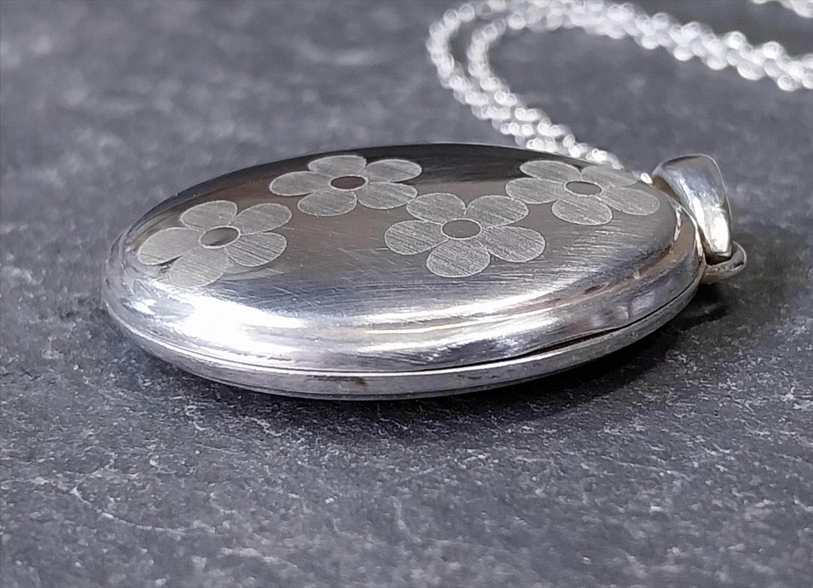 Vintage SILVER LOCKET - Oval with Four Flowers on 18" Chain - 4g