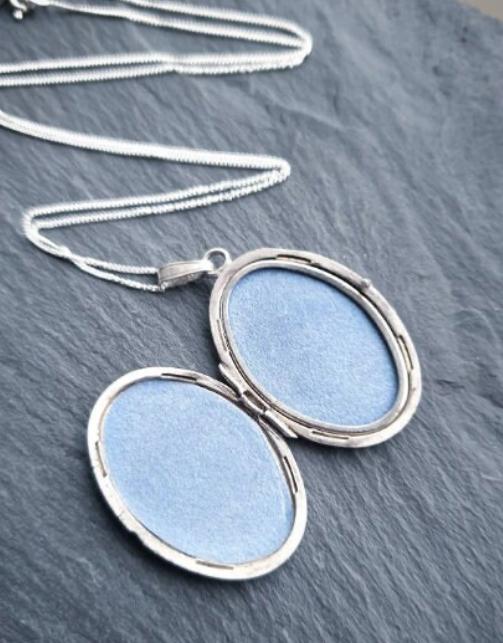 Large SILVER LOCKET necklace - Vintage Oval on 20" Chain - 12.1g