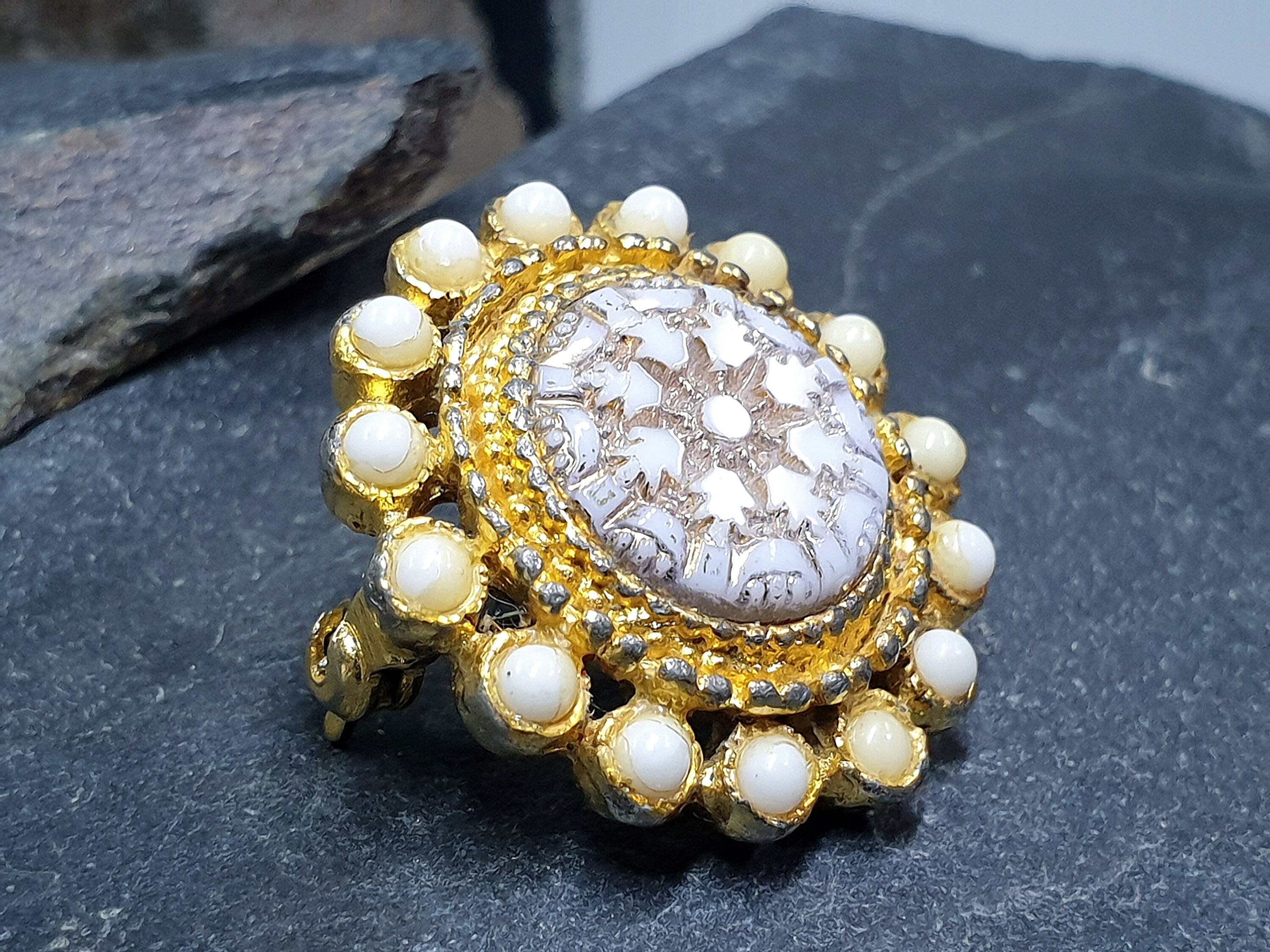 Vintage Circular BROOCH - Gold Tone with Faux Seed Pearls - 11.7g