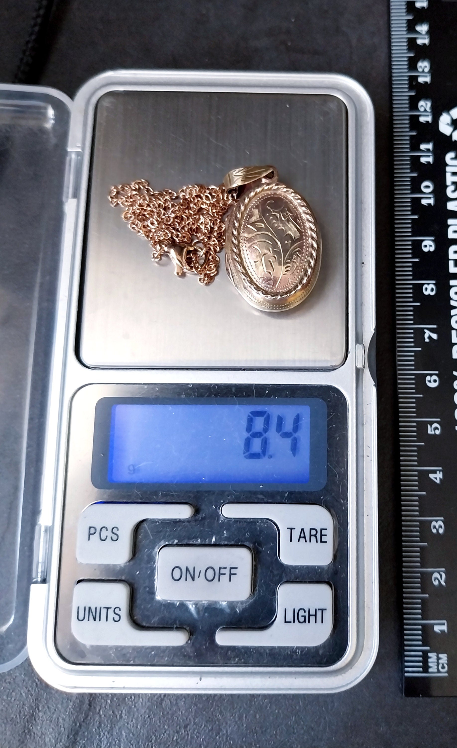 ANTIQUE Oval Wide LOCKET  - Pinchbeck Gilt on 18" Chain - 8.4g