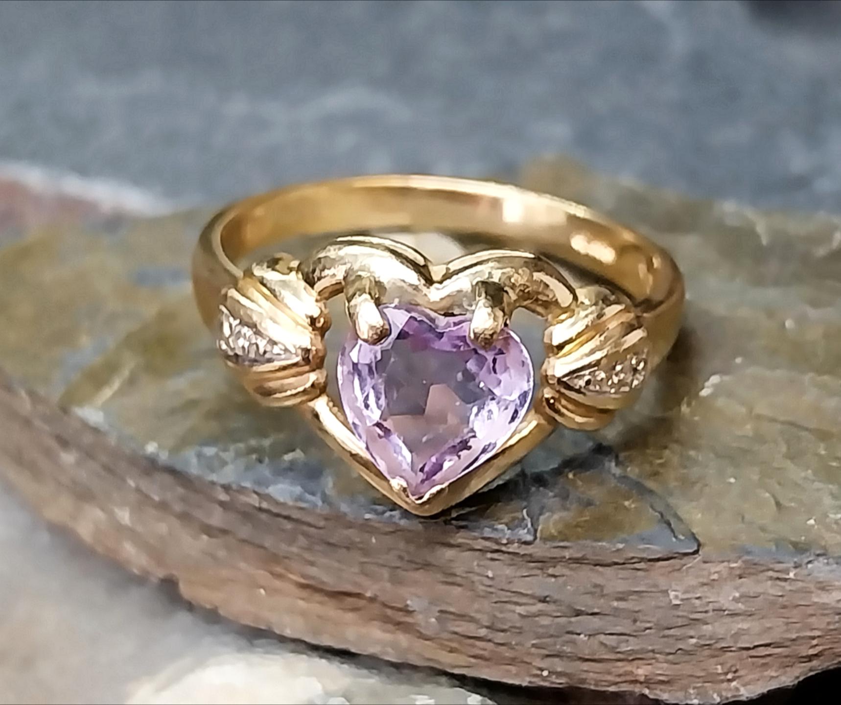 18ct GOLD RING with Purple Amethyst & Diamonds - Size uk Q (us 8) - 3.1g